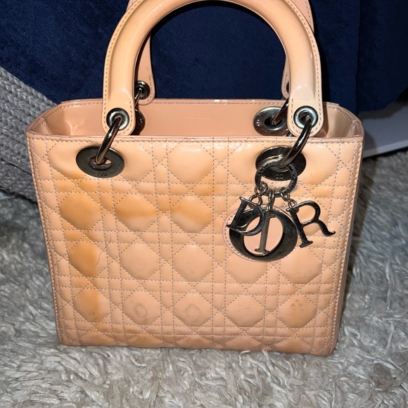 CHRISTIAN DIOR
Patent Cannage Medium Lady Dior Beige vintage bag - Picture 2 of 16